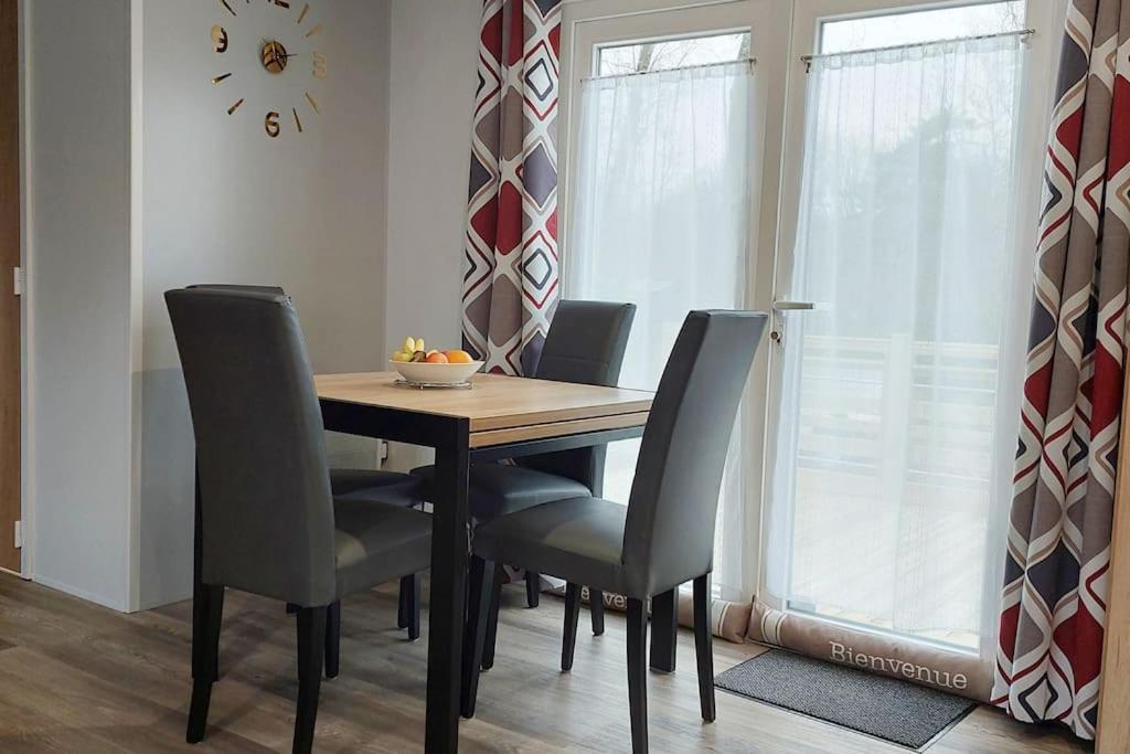 Mobil-home Spacieux Et Confortable Avec Terrasse Bien Exposee * Marcilly-sur-Eure